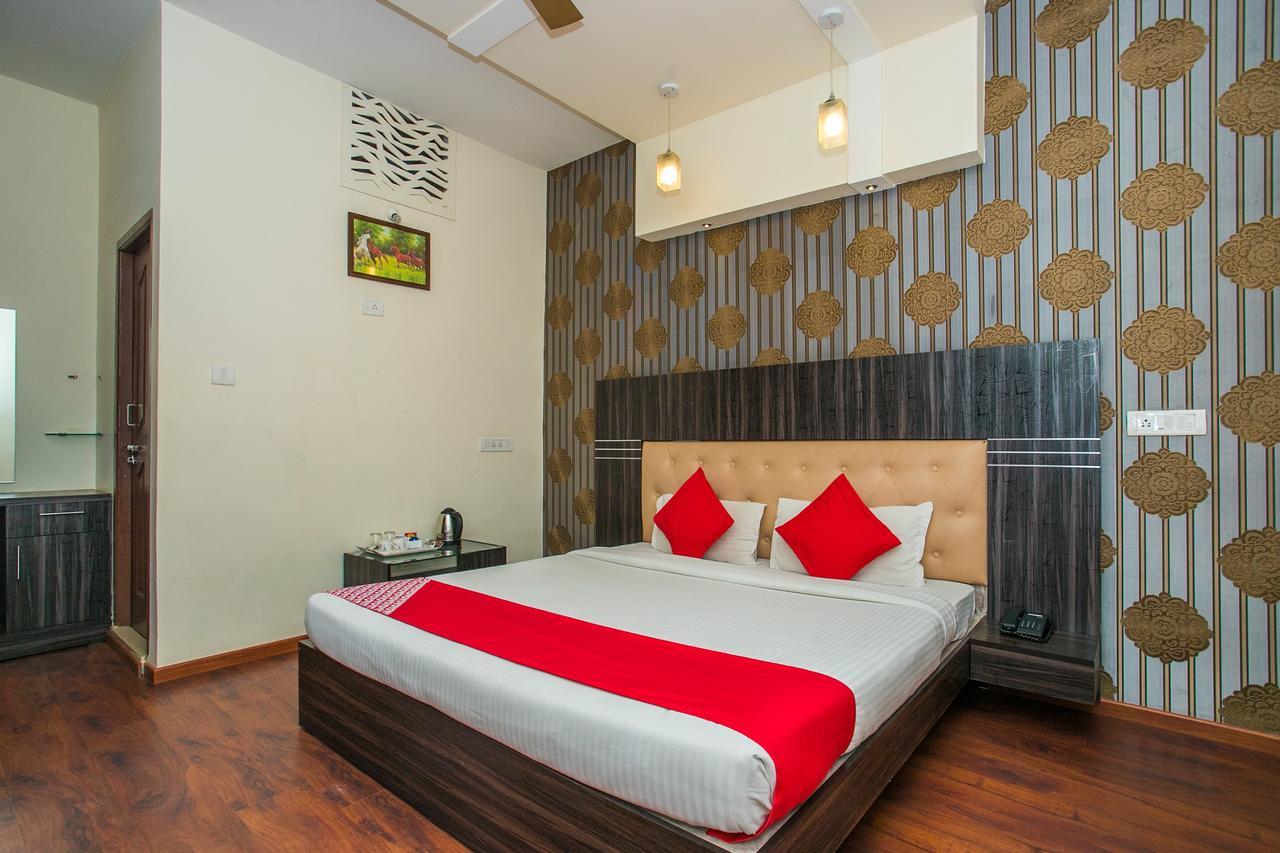 Hotel Venkat Presidency Bangalore Exterior foto
